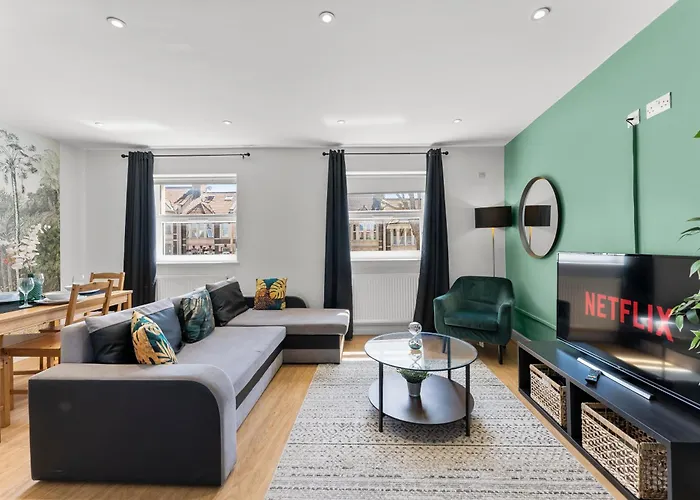 Spacious Apartment - Parking & Wifi